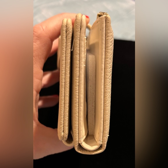 NWT Elegant Cream Extra Large Capacity Vegan Leather Clutch Wallet - Picture 3 of 13